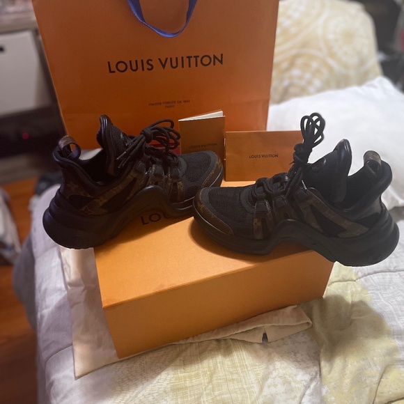 Louis Vuitton shoes - Picture 1 of 6